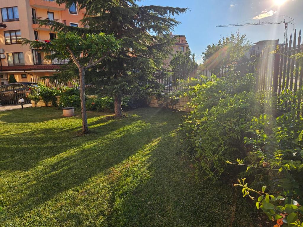 Zahrada ubytování Apartments Anna on Saint Vlas