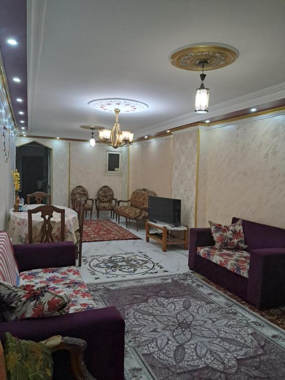 A seating area at شقة مميزة جدا في قلب العاصمة قريبة من جميع الأماكن والخدمات