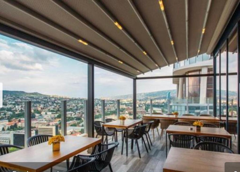 تصویر اتاق‌های 5 star king david hotel apartment tbilisi - تصویر ۲