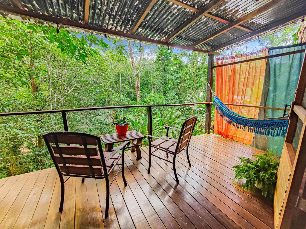 Balkón nebo terasa v ubytování Sloth Romantic Treehouse with plunge pool