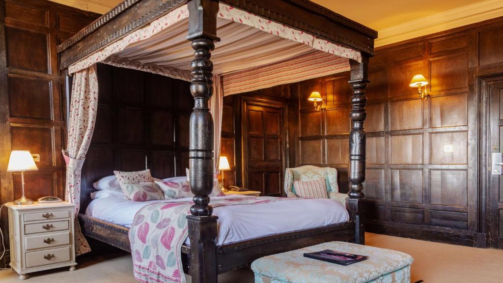 Best Western Plus Sheffield Mosborough Hall Hotel - Executive Four Poster Room