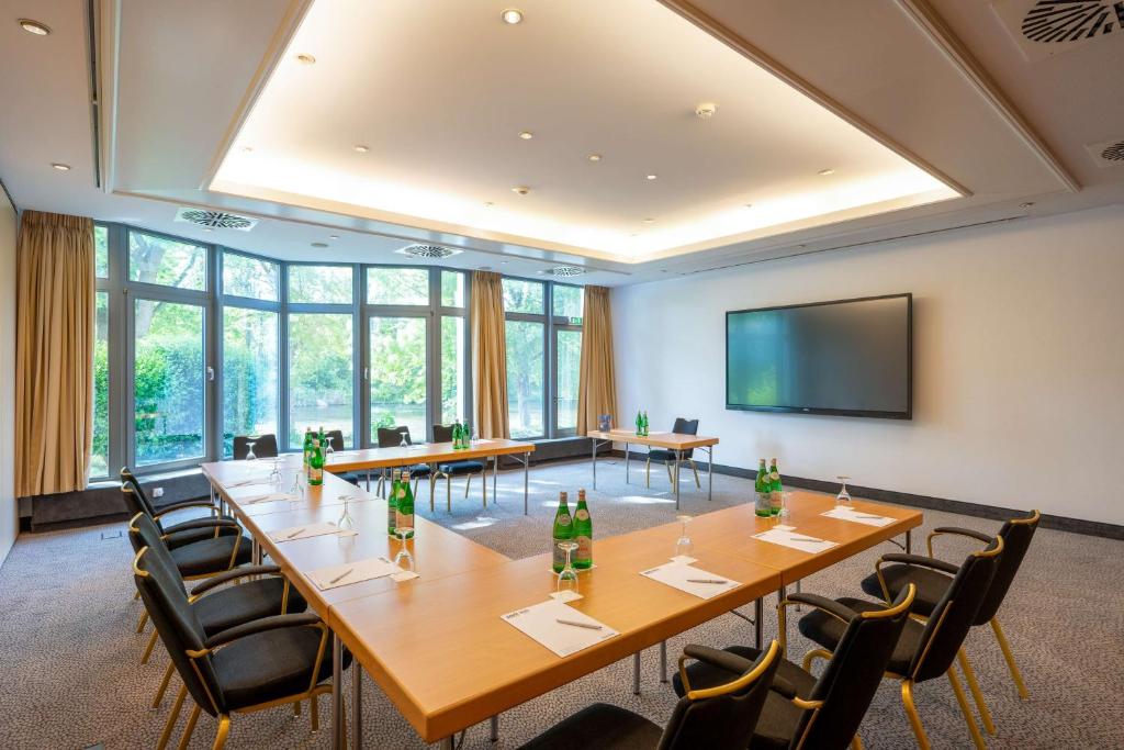 Was Kostet Das Frühstück Im Park Inn Bei Radisson Lübeck www.booking.com