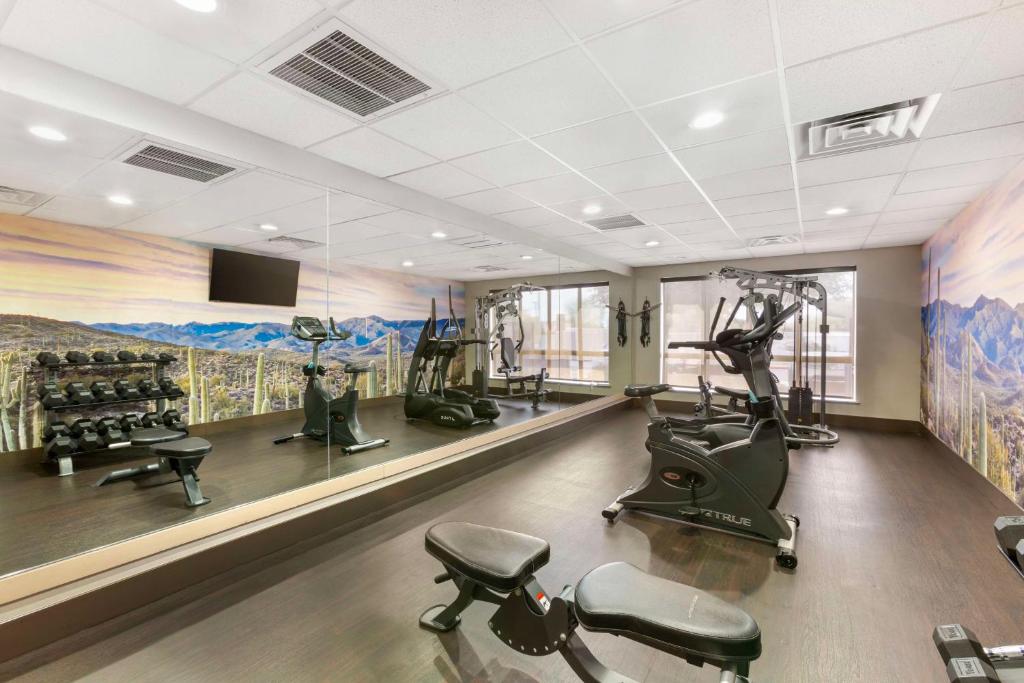 Fitness centrum a/nebo fitness zařízení v ubytování Best Western Plus Surprise-Phoenix NW
