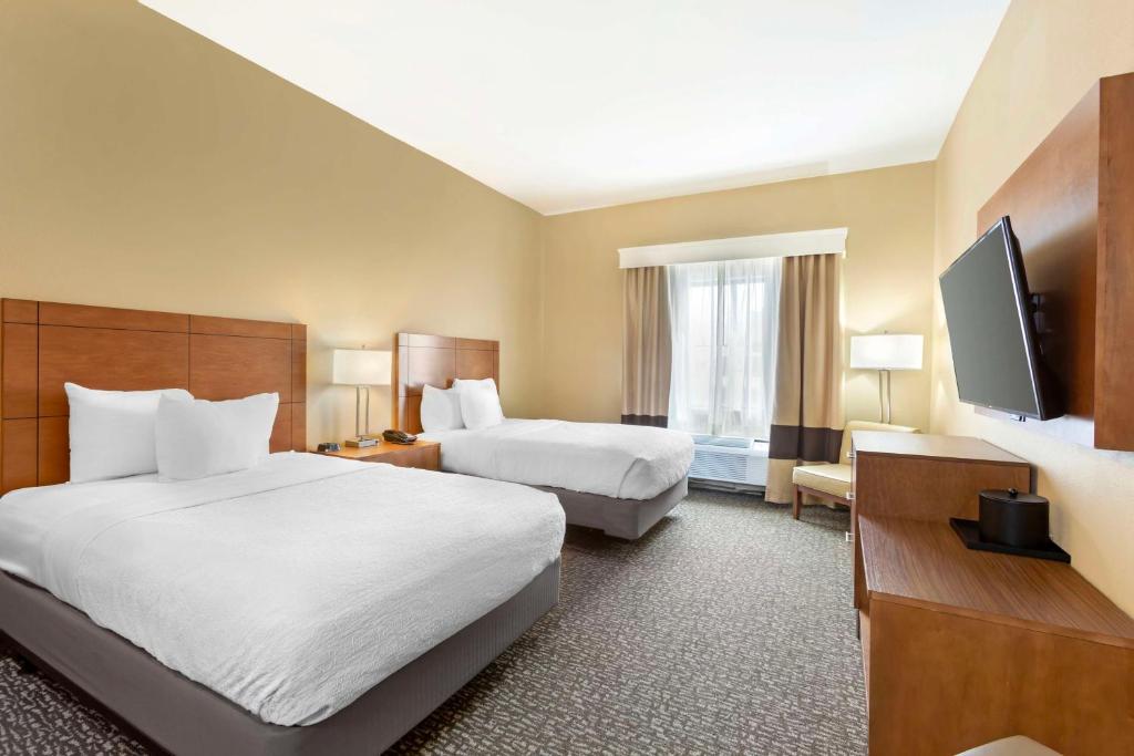 Postel nebo postele na pokoji v ubytování Best Western Plus Surprise-Phoenix NW