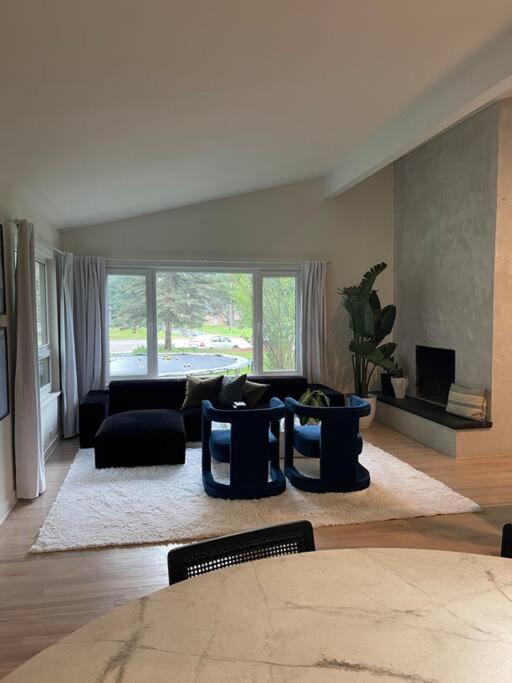 Χώρος καθιστικού στο Nordic minimalist