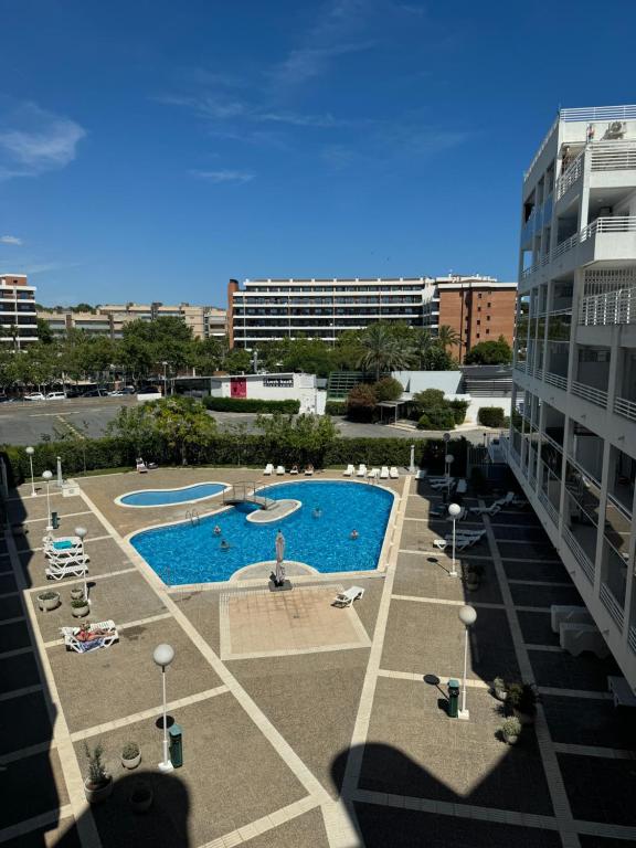 Piscina de la sau aproape de Royal Paradise