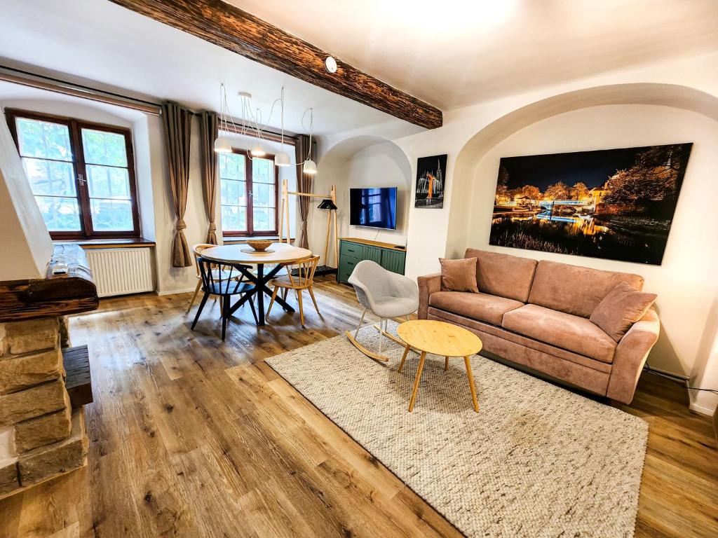 TV a/nebo společenská místnost v ubytování Apartmány Rangifer