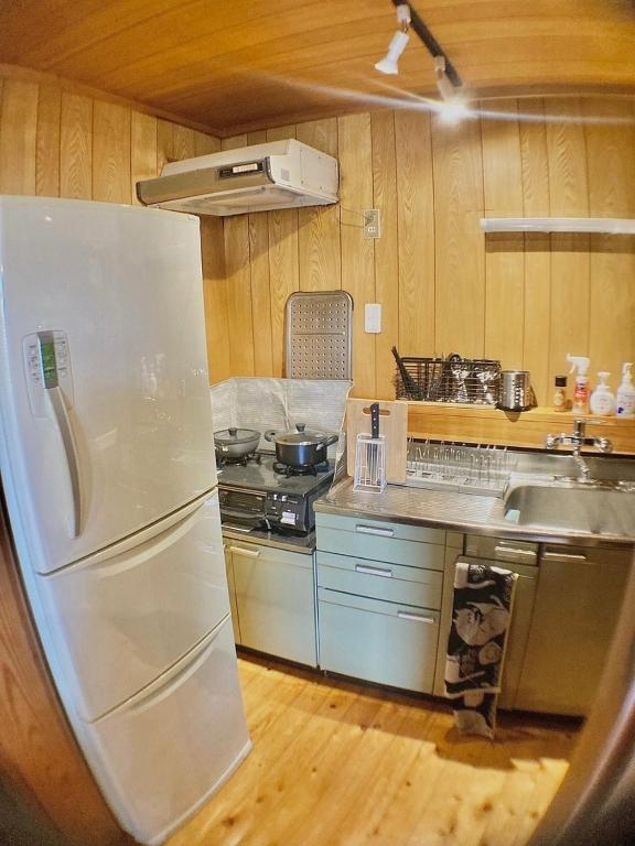 Kuchyň nebo kuchyňský kout v ubytování MOTOSUGA Log House