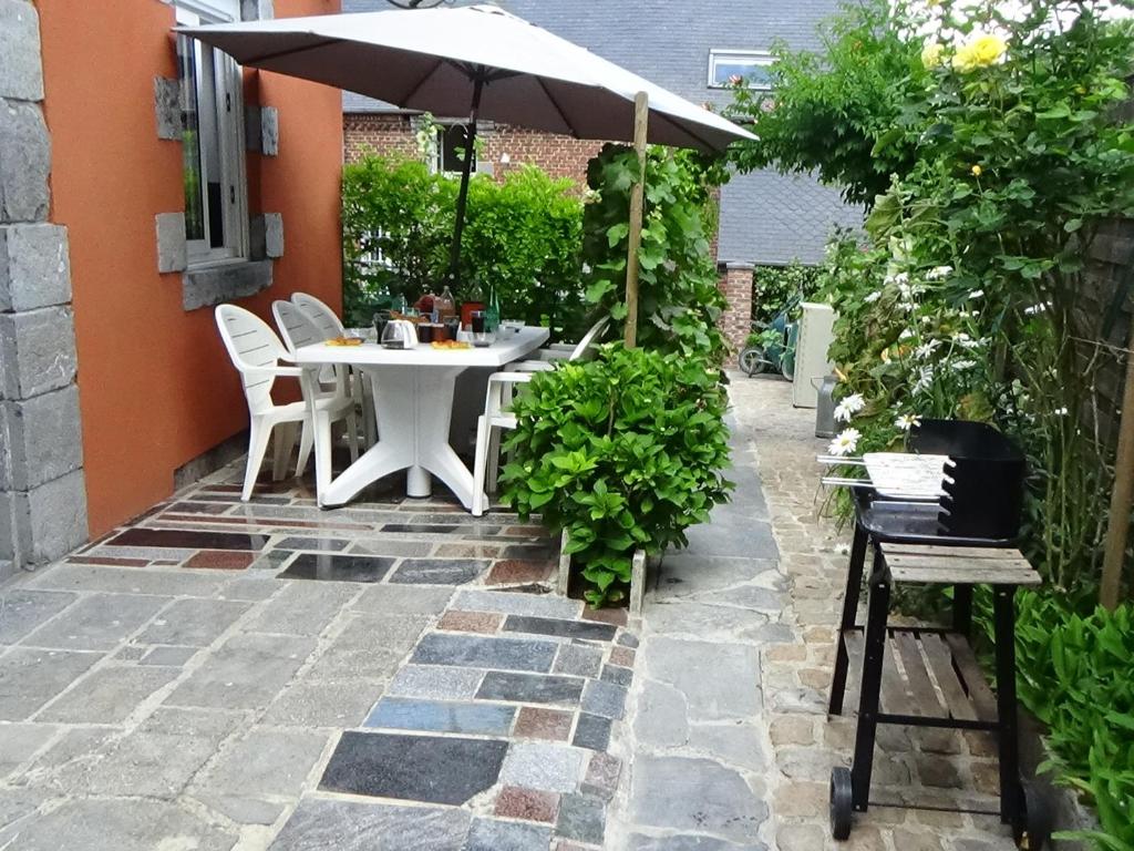 Vonkajšia záhrada v ubytovaní Gîte typique Avesnois, familial avec terrasse, proche forêt et activités locales - FR-1-510-177