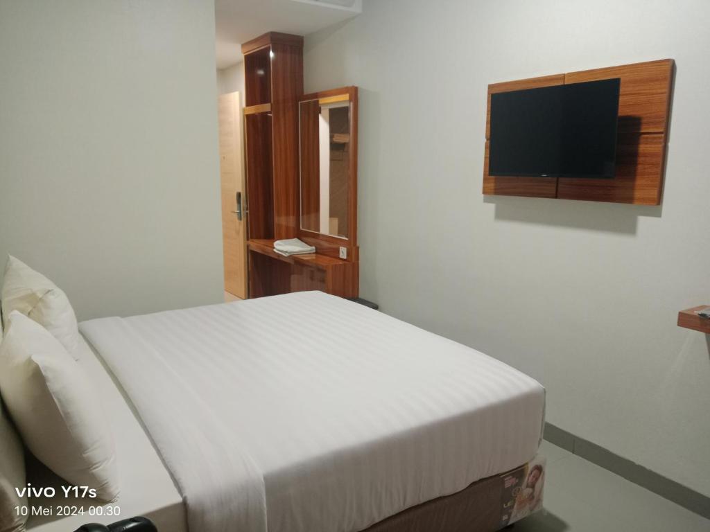 TV a/nebo společenská místnost v ubytování Grand Cahaya Hotel Pangandaran