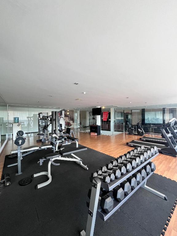 Fitness centrum a/nebo fitness zařízení v ubytování Paragon Lutong Hotel