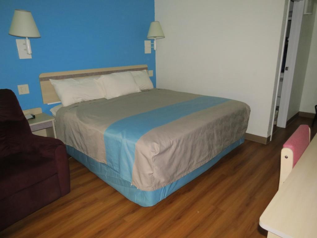 Postel nebo postele na pokoji v ubytování Motel 6-Mitchell, SD