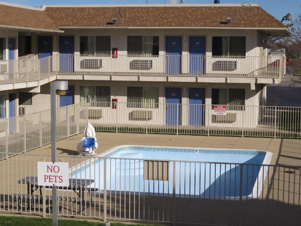 Bazén v ubytování Motel 6-Mitchell, SD nebo v jeho okolí