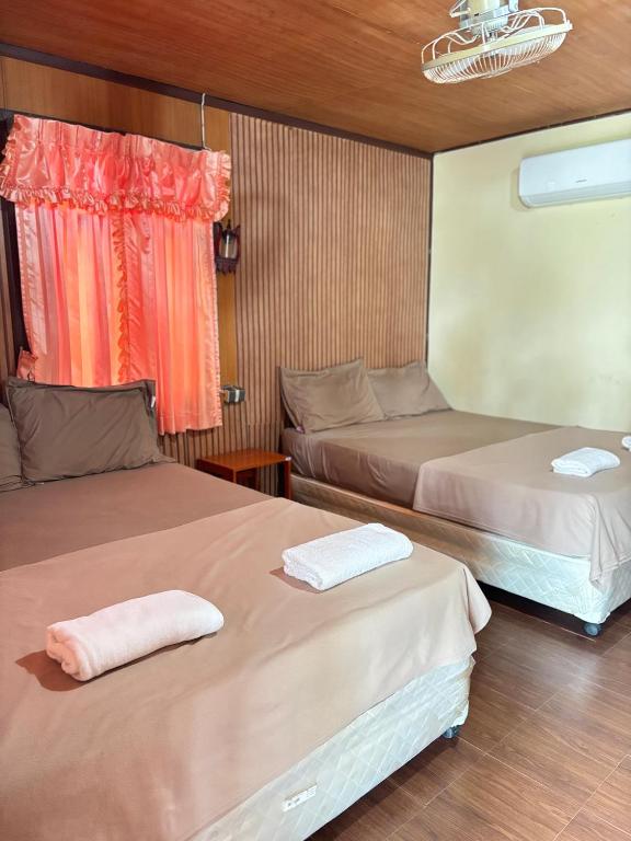 Postel nebo postele na pokoji v ubytování Bird Bungalow Koh Phangan