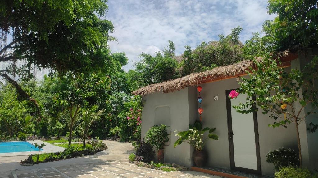 Bazén v ubytování Tuyet's Homestay nebo v jeho okolí