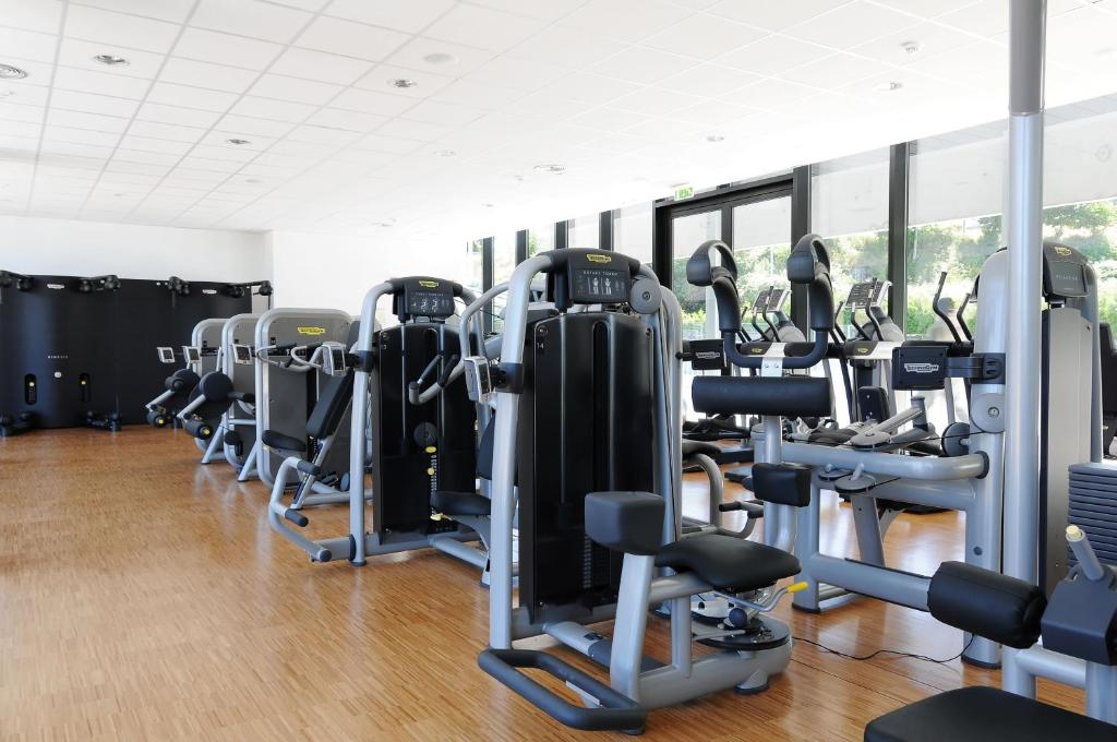 Fitness centrum a/nebo fitness zařízení v ubytování Open Village Sports Hotel & Spa Club