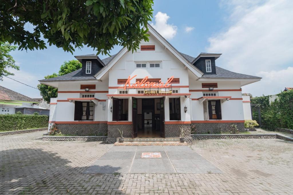 RedDoorz Syariah @ Kolonial Guest House - Housity
