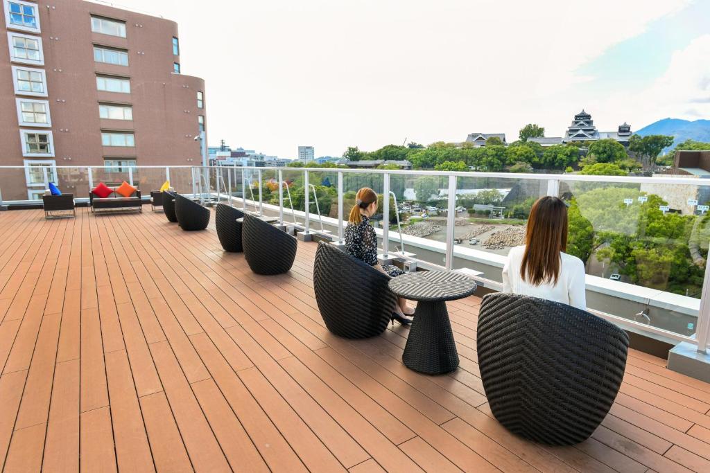 &and COMFY HOTEL Kumamoto Jo View陽台或露臺