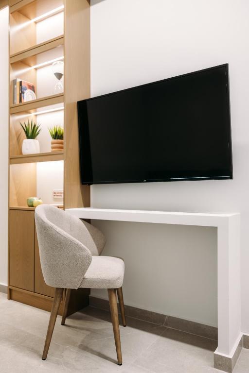 TV a/nebo společenská místnost v ubytování DEMs central stay Volos with private parking
