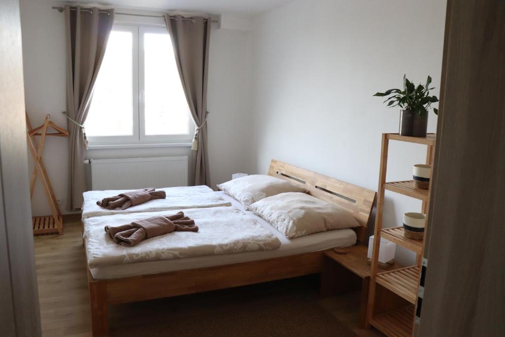 Postel nebo postele na pokoji v ubytování Apartmány B. Němcové
