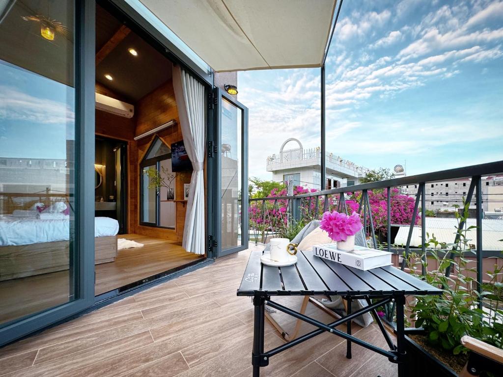 Vanilla Ho Tram Homestay - Driepersoonskamer Met Uitzicht Op Het Zwembad