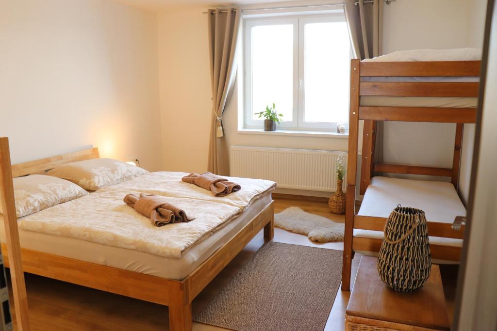 Postel nebo postele na pokoji v ubytování Apartmány B. Němcové