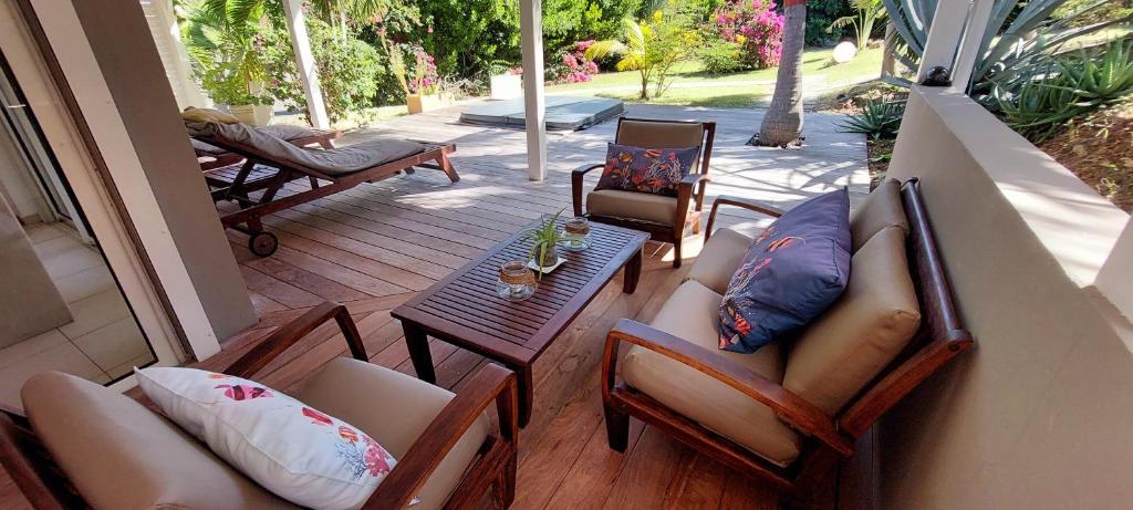 Posezení v ubytování Jardin d'O résidence naturiste couples only