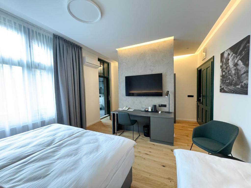 TV a/nebo společenská místnost v ubytování Jan Maria Hotel