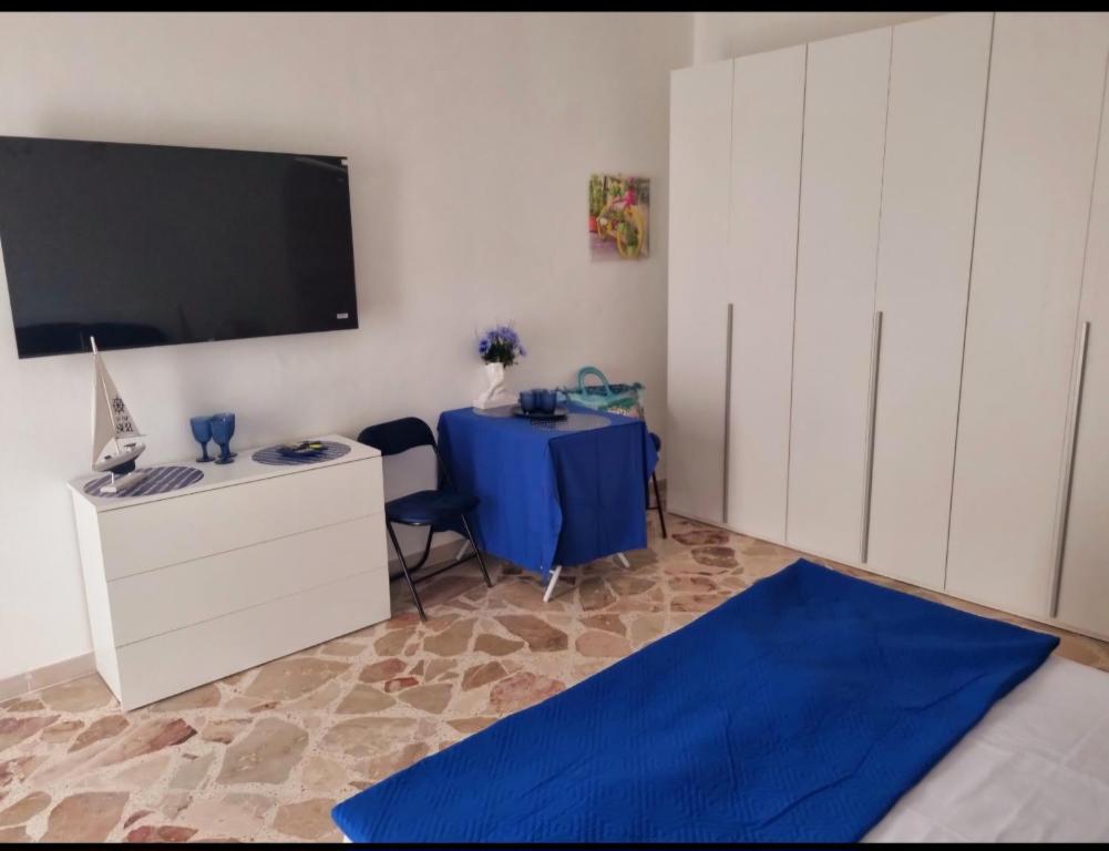 TV a/nebo společenská místnost v ubytování Onda blu