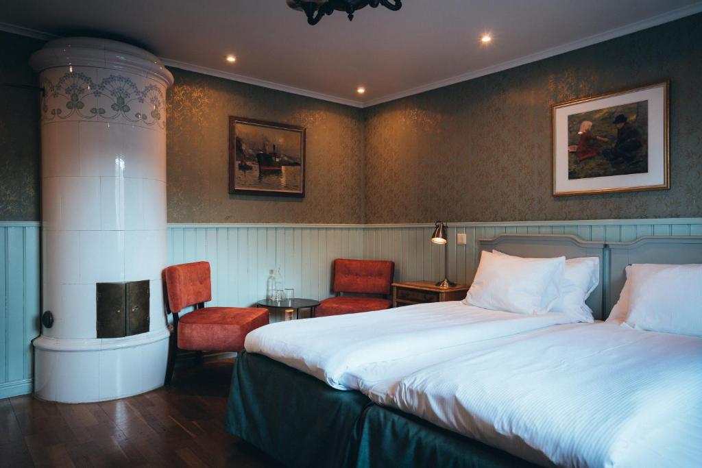 Postel nebo postele na pokoji v ubytování Stora Hotellet i Fjällbacka