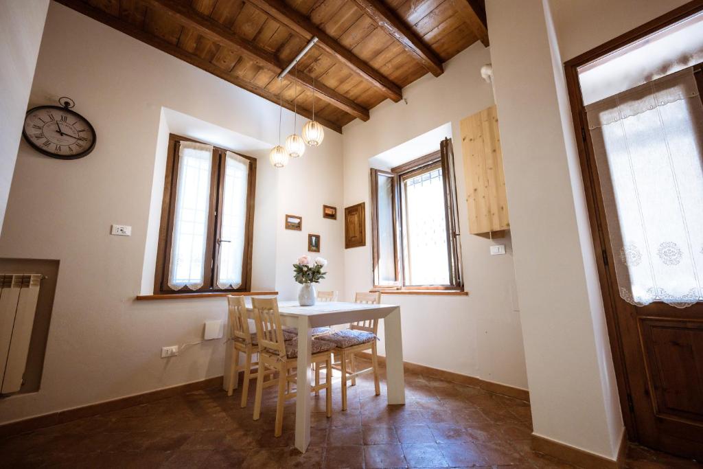 Fotografie z fotogalerie ubytování Amelia's House - Soggiorno nel verde tra Storia ed il Lago di Garda v destinaci Solferino