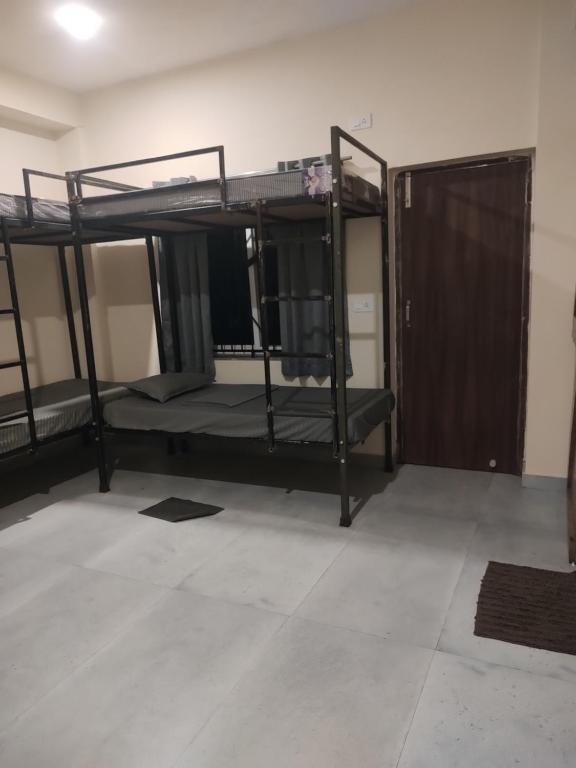 Palanda nebo palandy na pokoji v ubytování Tavāsmi
