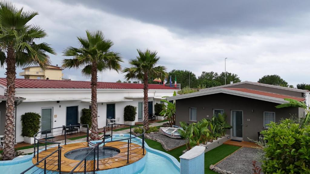 Bazén v ubytování B&B Resort El Bisagrà nebo v jeho okolí