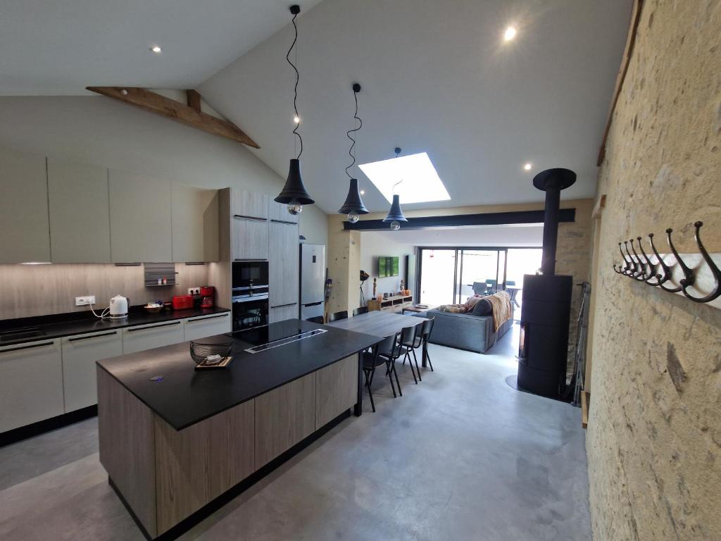 Maison au calme et avec le charme de la pierre, gite 