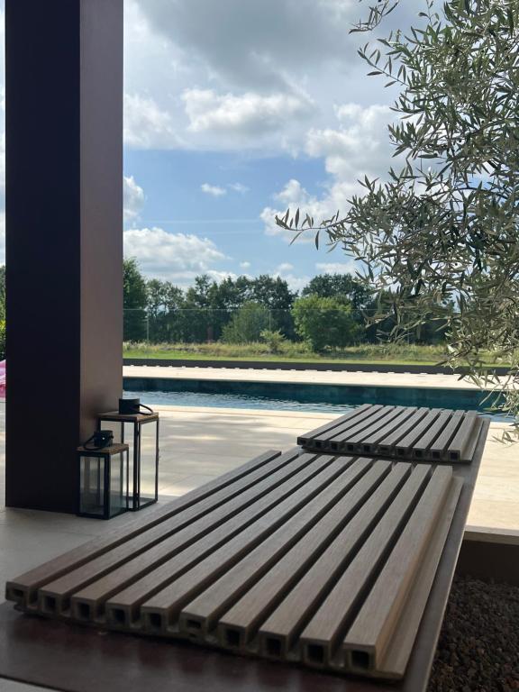 Basen w obiekcie Casa Bosca with heated pool lub w pobliżu