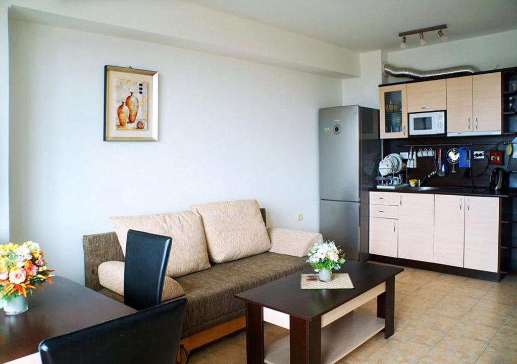 Kuchyň nebo kuchyňský kout v ubytování Dom-El Real Apartments in Sea View Complex