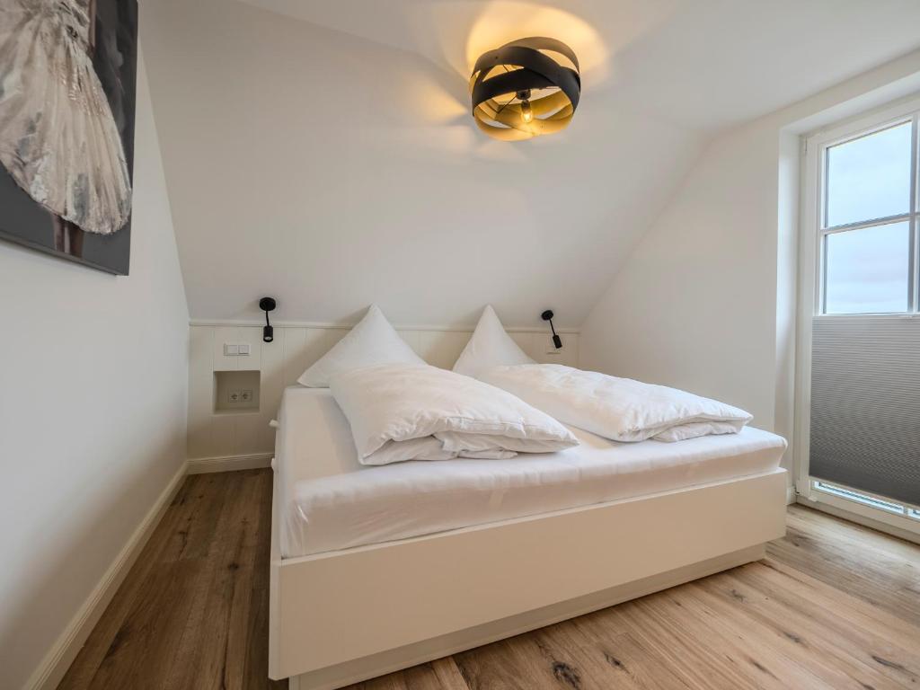 Postel nebo postele na pokoji v ubytování Strandgut 4