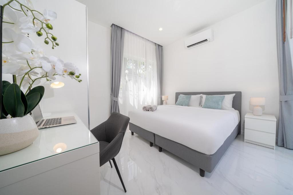 Postel nebo postele na pokoji v ubytování Brand New 3 Bedroom Villa in Rawai- v18 t