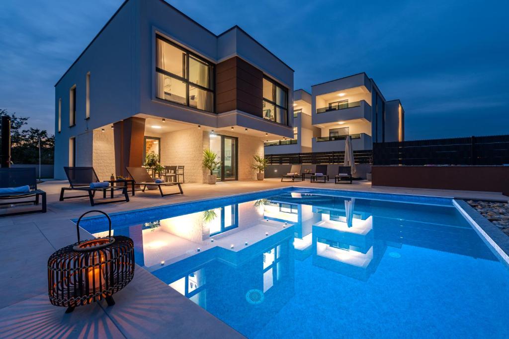 Πισίνα στο ή κοντά στο Villa Menalo