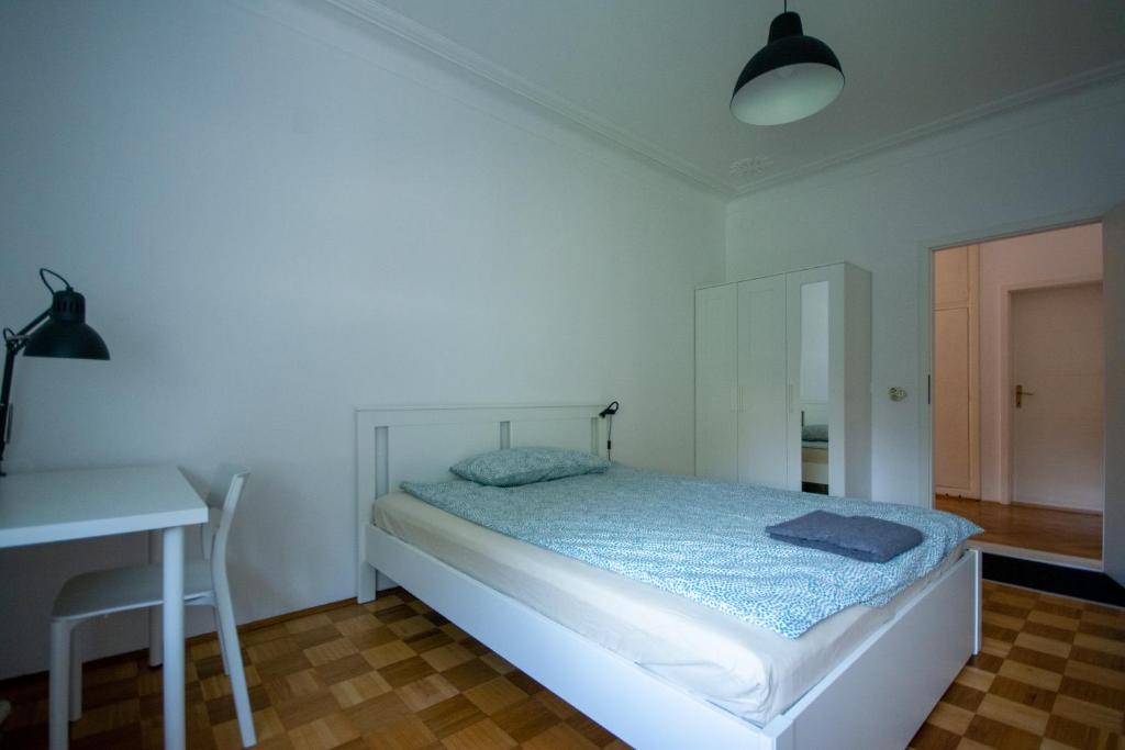 Postel nebo postele na pokoji v ubytování Tesla house