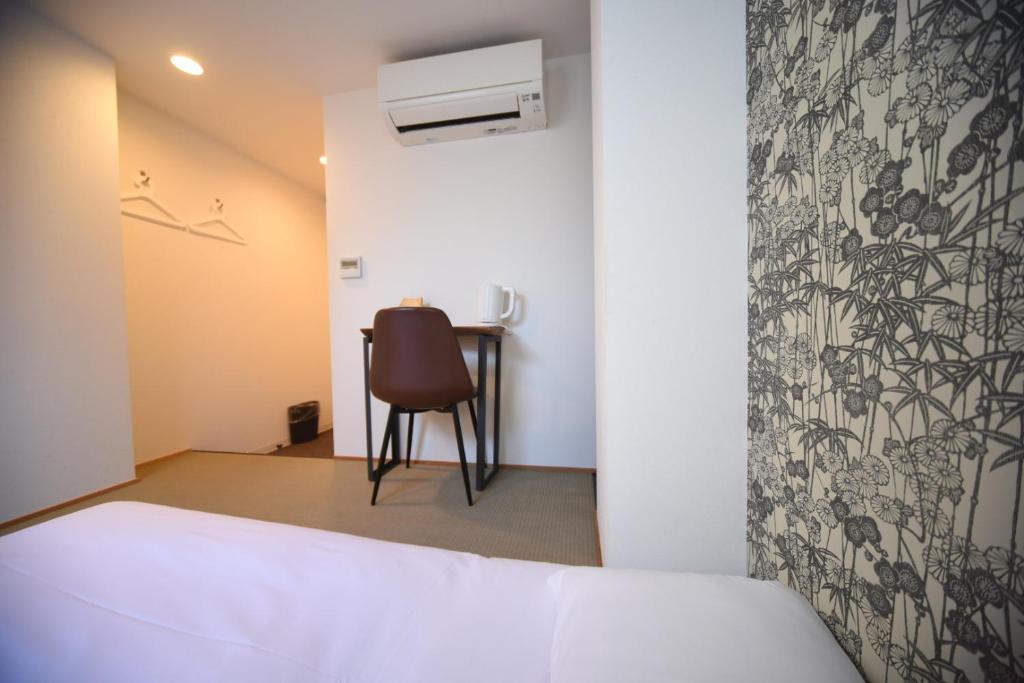 Postel nebo postele na pokoji v ubytování HOTEL WAN OSAKA EBISU