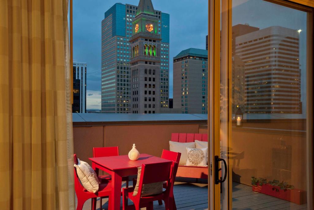 Courtyard by Marriott Denver Downtown - Joslins Suite, Suite Met 1 Slaapkamers, 1 King, Bankbed, Bovenste Verdieping