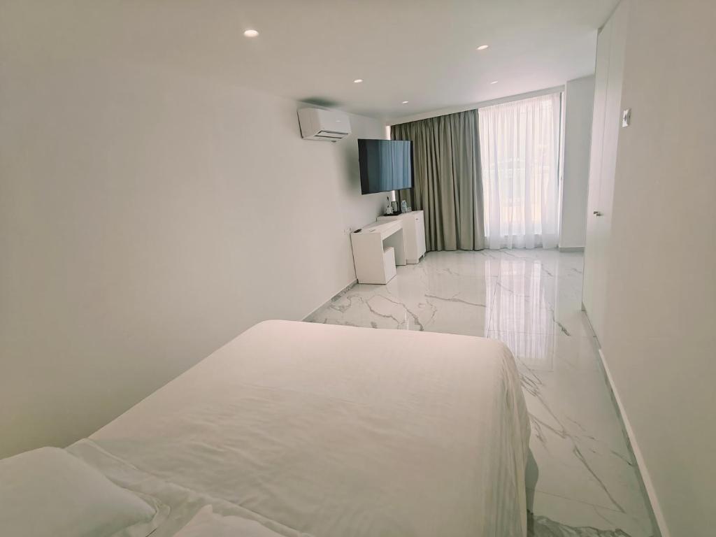 Ibiscus Hotel - Drievoudige Kamer Met Uitzicht Op De Tuin