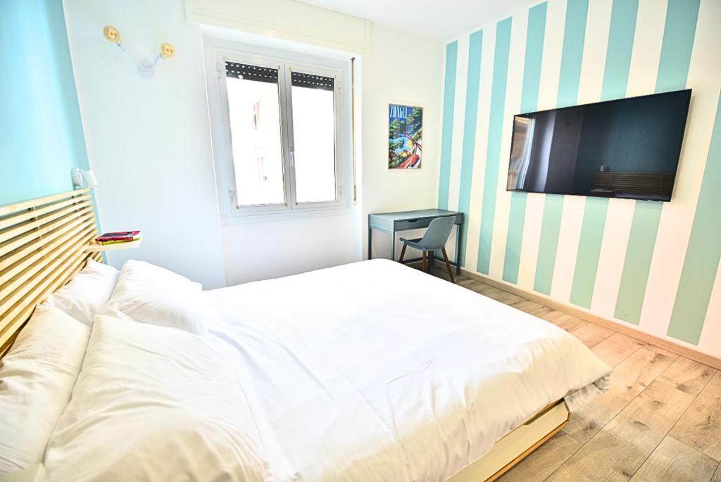 TV a/nebo společenská místnost v ubytování Tigullio Suites Rapallo