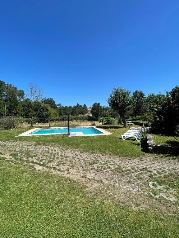 The swimming pool at or close to A Leira