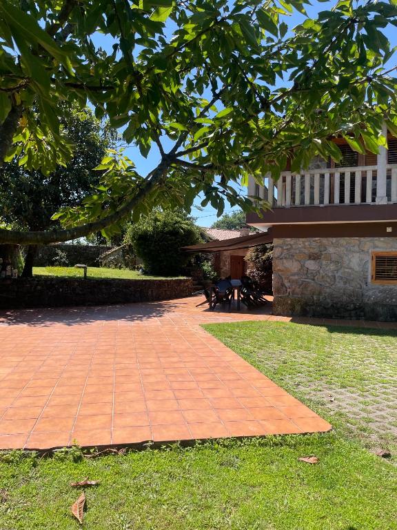 A garden outside A Leira