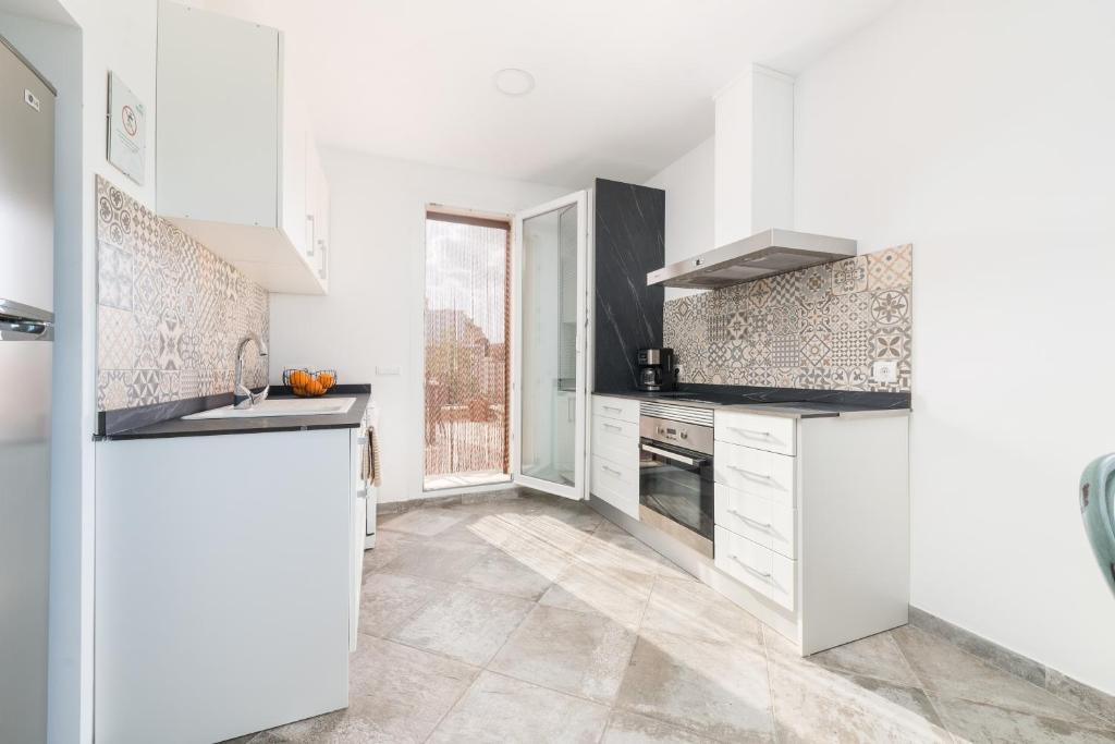A kitchen or kitchenette at Can Jaume Fuster