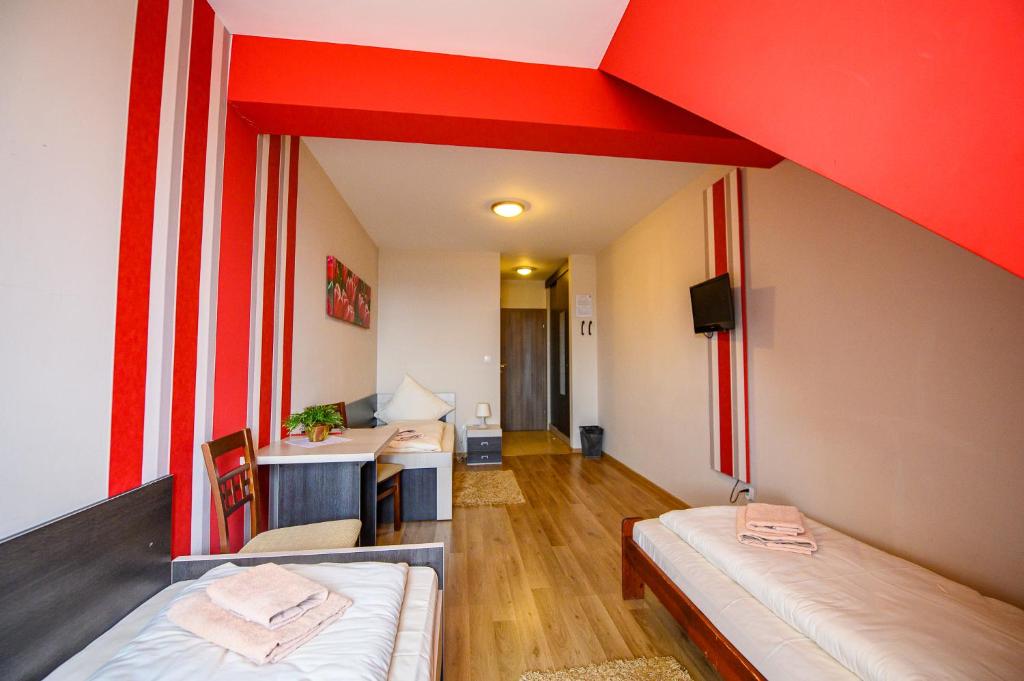Hotel Restauracja Sara - Habitación Triple Con Baño Privado