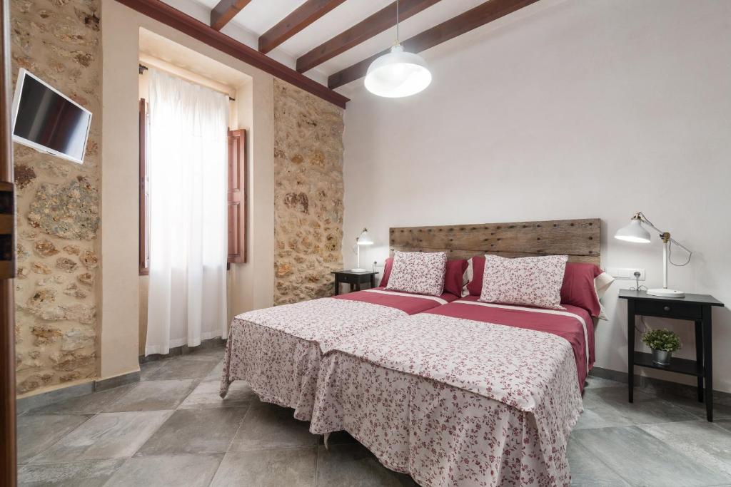 A bed or beds in a room at Can Jaume Fuster