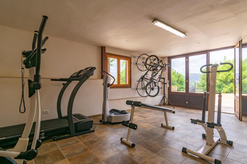 The fitness centre and/or fitness facilities at Can Jaume Fuster